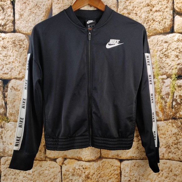 Nike Girls Lightweight Zip Up  Black Tracksuit Jacket Girls Size XL - Picture 1 of 14